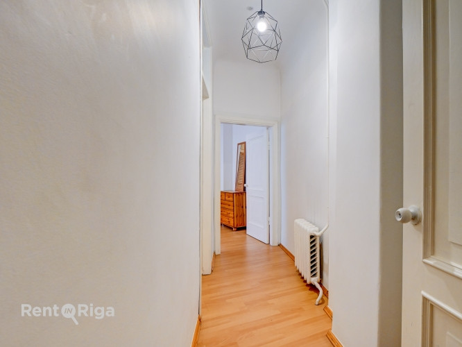 Pārdod gaišu un mājīgu dzīvokli lieliskā lokācijā, klusajā centrā, trīs minūšu Rīga - foto 7