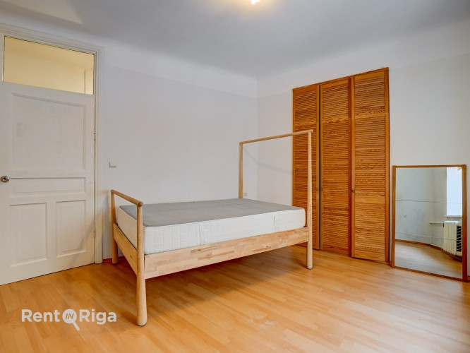 Pārdod gaišu un mājīgu dzīvokli lieliskā lokācijā, klusajā centrā, trīs minūšu Rīga - foto 8