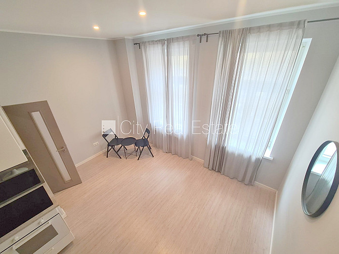 Fasādes māja, renovēta māja, slēgts pagalms, ieeja no ielas, kāpņu telpa pēc kapitālā Rīga - foto 7