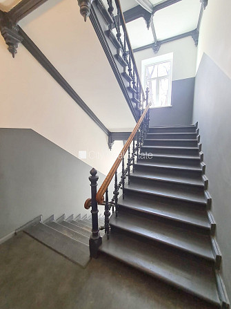 Fasādes māja, renovēta māja, slēgts pagalms, ieeja no ielas, kāpņu telpa pēc kapitālā Rīga - foto 19