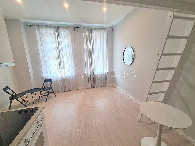 Fasādes māja, renovēta māja, slēgts pagalms, ieeja no ielas, kāpņu telpa pēc kapitālā Rīga - foto 9