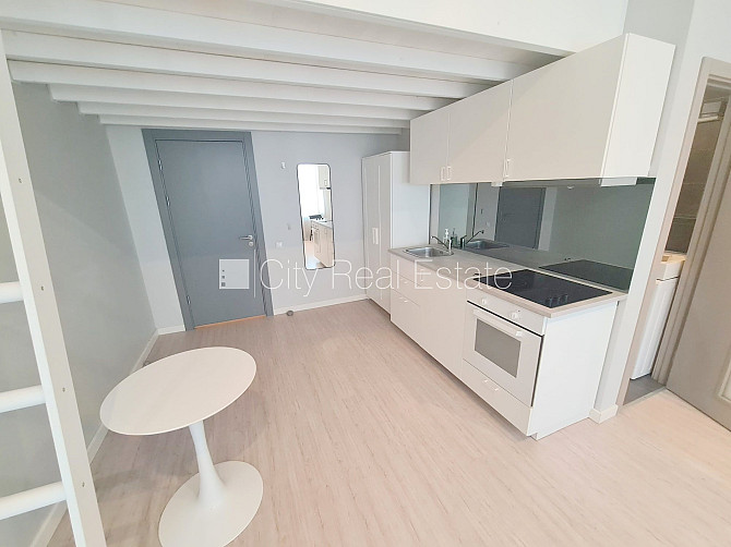 Fasādes māja, renovēta māja, slēgts pagalms, ieeja no ielas, kāpņu telpa pēc kapitālā Rīga - foto 5