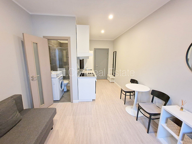 Fasādes māja, renovēta māja, slēgts pagalms, ieeja no ielas, kāpņu telpa pēc kapitālā Rīga - foto 11