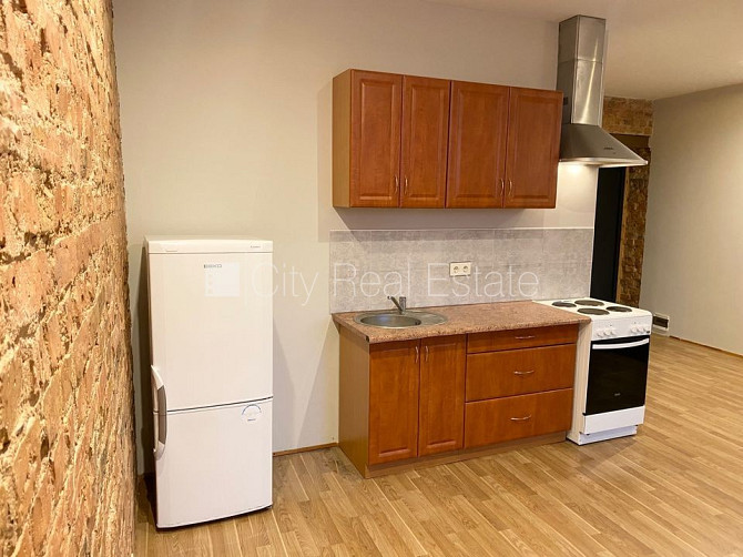 Fasādes māja, renovēta māja, labiekārtots apzaļumots pagalms, slēgts pagalms, ieeja no Rīga - foto 5