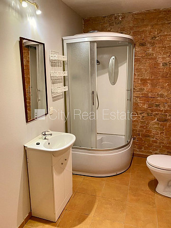 Fasādes māja, renovēta māja, labiekārtots apzaļumots pagalms, slēgts pagalms, ieeja no Rīga - foto 7