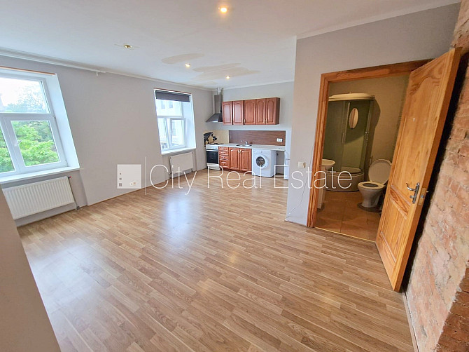 Pagalma ēka, renovēta māja, slēgts pagalms, ieeja no ielas un pagalma, kāpņu telpa pēc Rīga - foto 8