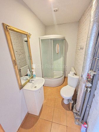 Pagalma ēka, renovēta māja, slēgts pagalms, ieeja no ielas un pagalma, kāpņu telpa pēc Rīga - foto 13