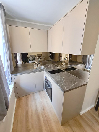 Pagalma ēka, renovēta māja, slēgts pagalms, ieeja no ielas un pagalma, kāpņu telpa pēc Rīga - foto 4