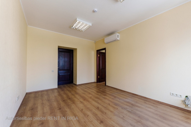 Iznomā biroja telpas Sarkandaugavā  2. stāvā  Piedāvājumā biroja telpas Sarkandaugavā, Rīga - foto 4