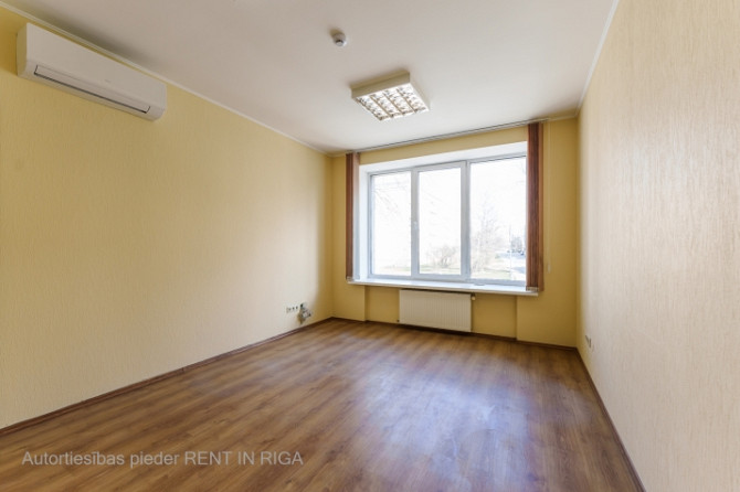 Iznomā biroja telpas Sarkandaugavā  2. stāvā  Piedāvājumā biroja telpas Sarkandaugavā, Rīga - foto 2