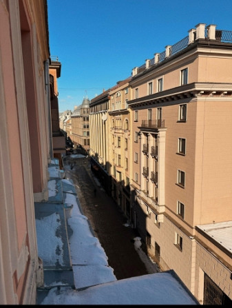 Izīrē dzīvokli prestižā Vecrīgas daļā!  Ienākot dzīvoklī ir plaša viesistaba, kas Rīga - foto 5