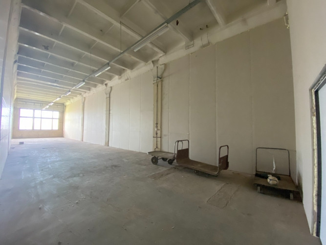 High-quality production premises on the 2nd floor with a freight elevator.  A newly renovated large  Рига - изображение 4