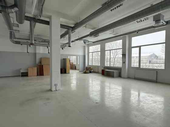 Коммерческие помещения для производства в Югле с высокими потолками.  Сдаются Рига