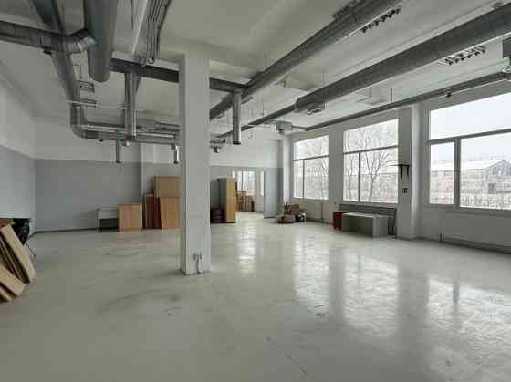 Коммерческие помещения для производства в Югле с высокими потолками.  Сдаются Рига