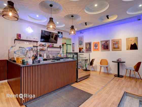 Торговые / кафе помещения в аренду  улица Тēрбатаc.  Подходит для небольшой Rīga