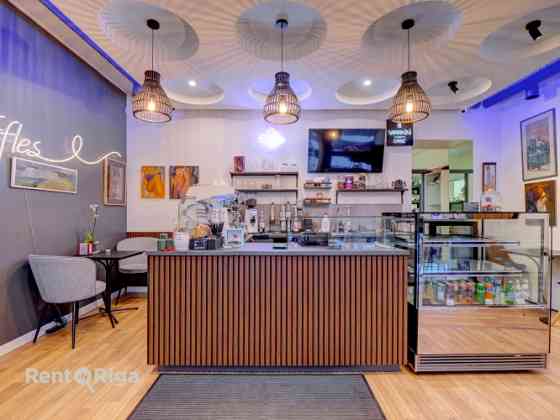 Торговые / кафе помещения в аренду  улица Тēрбатаc.  Подходит для небольшой Rīga