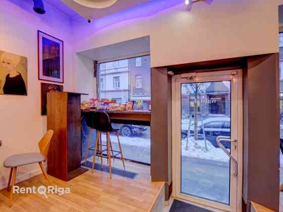 Торговые / кафе помещения в аренду  улица Тēрбатаc.  Подходит для небольшой Rīga