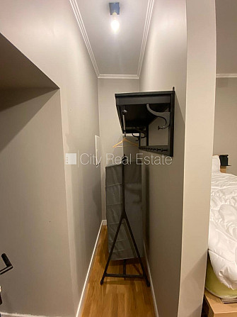 Fasādes māja, bezmaksas stāvvieta pagalmā, kāpņu telpa pēc kapitālā remonta, istabas Rīga - foto 7