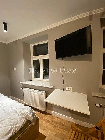 Fasādes māja, bezmaksas stāvvieta pagalmā, kāpņu telpa pēc kapitālā remonta, istabas Rīga - foto 3