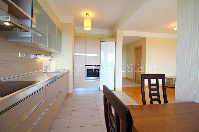 Slēgts pagalms, teritorijas iebrauktuves vārti aprīkoti ar automatizētu atvēršanās un Jūrmala - foto 5