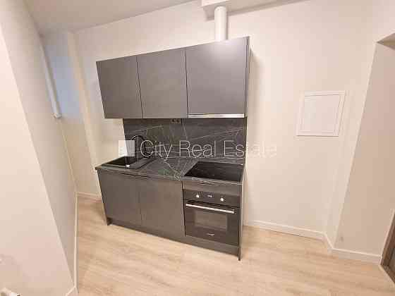 Фасадный дом, благоустроенная озеленённая территория, благоустроенный Rīga