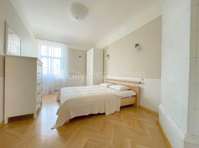 Fasādes māja, ieeja no ielas, logi vērsti uz ielas pusi, centrālā apkure, plastikāta stikla Rīga - foto 14