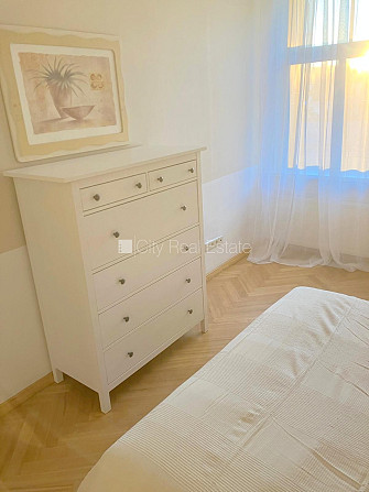 Fasādes māja, ieeja no ielas, logi vērsti uz ielas pusi, centrālā apkure, plastikāta stikla Rīga - foto 19