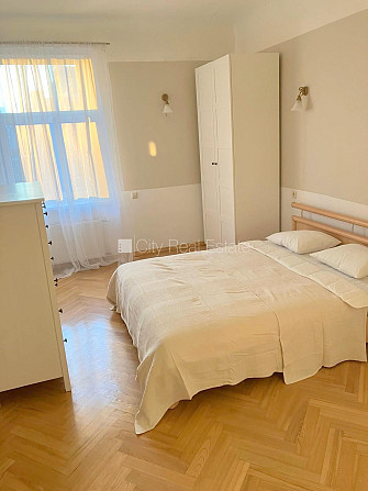 Fasādes māja, ieeja no ielas, logi vērsti uz ielas pusi, centrālā apkure, plastikāta stikla Rīga - foto 18