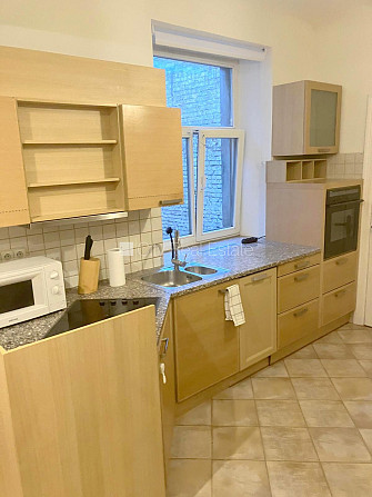 Fasādes māja, ieeja no ielas, logi vērsti uz ielas pusi, centrālā apkure, plastikāta stikla Rīga - foto 12