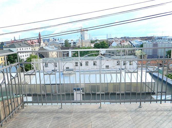 Fasādes māja, bezmaksas stāvvieta pagalmā, ieeja no ielas un pagalma, puspagrabs, istabas Rīga - foto 10