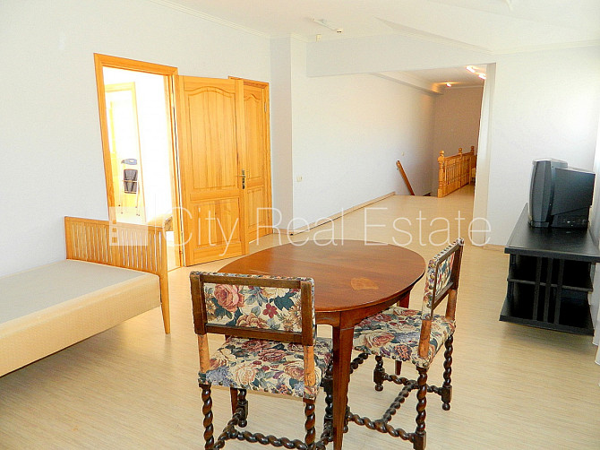 Fasādes māja, bezmaksas stāvvieta pagalmā, ieeja no ielas un pagalma, puspagrabs, istabas Rīga - foto 7