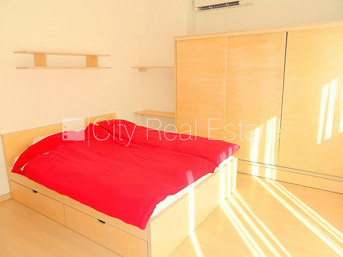 Fasādes māja, bezmaksas stāvvieta pagalmā, ieeja no ielas un pagalma, puspagrabs, istabas Rīga - foto 8