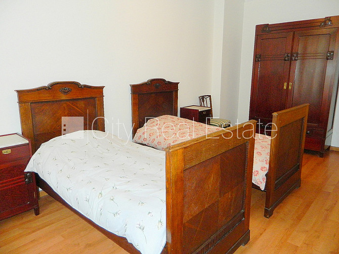 Fasādes māja, bezmaksas stāvvieta pagalmā, ieeja no ielas un pagalma, puspagrabs, istabas Rīga - foto 20