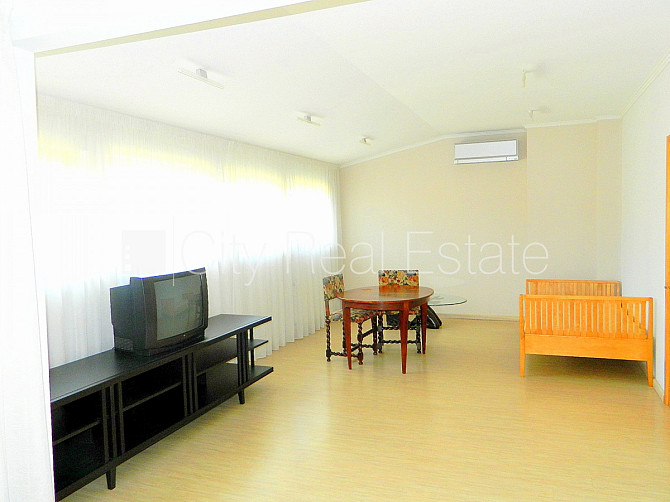 Fasādes māja, bezmaksas stāvvieta pagalmā, ieeja no ielas un pagalma, puspagrabs, istabas Rīga - foto 11