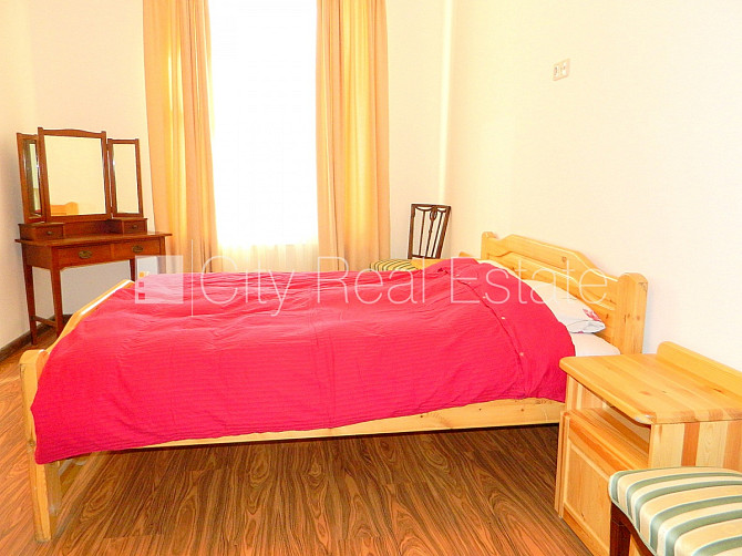 Fasādes māja, bezmaksas stāvvieta pagalmā, ieeja no ielas un pagalma, puspagrabs, istabas Rīga - foto 4