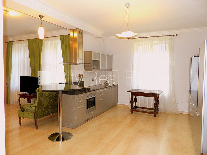 Fasādes māja, bezmaksas stāvvieta pagalmā, ieeja no ielas un pagalma, puspagrabs, istabas Rīga - foto 13