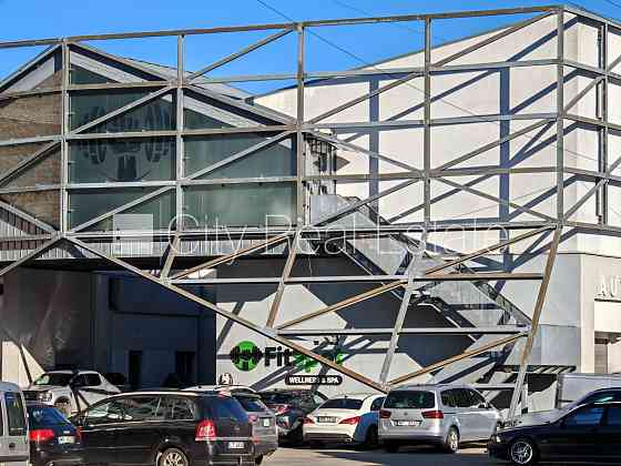 Фасадный дом, реновированный дом, закрытый двор, вход с улицы и со двора, лифт, Rīga