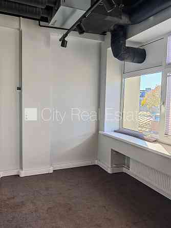 Фасадный дом, реновированный дом, закрытый двор, вход с улицы и со двора, лифт, Rīga