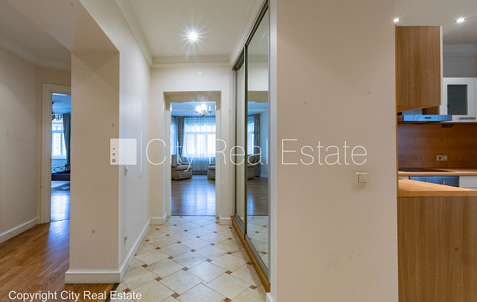 Fasādes māja, renovēta māja, slēgts pagalms, ieeja no ielas un pagalma, ir lifts, kāpņu Rīga - foto 11