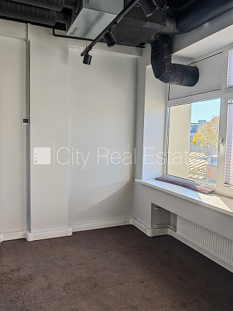 Fasādes māja, renovēta māja, slēgts pagalms, ieeja no ielas un pagalma, ir lifts, kāpņu Rīga - foto 2