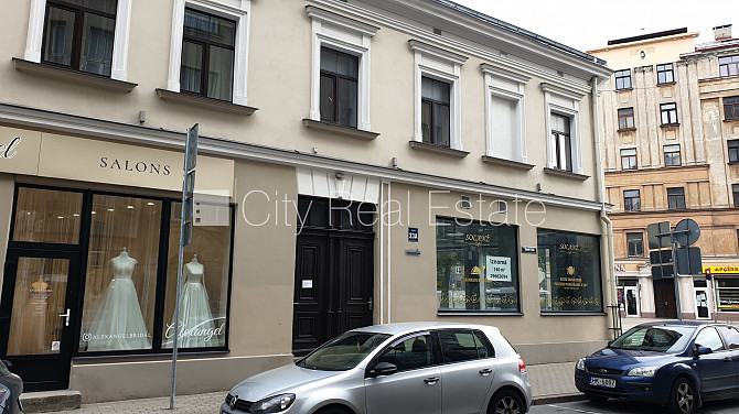 Fasādes māja, kāpņu telpa pēc kosmētiskā remonta, logi vērsti uz pagalma pusi, viena istaba Rīga - foto 16