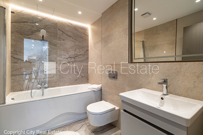 Fasādes māja, renovēta māja, teritorijas iebrauktuves vārti aprīkoti ar automatizētu Rīga - foto 14