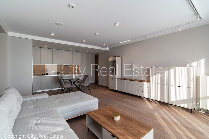 Fasādes māja, renovēta māja, teritorijas iebrauktuves vārti aprīkoti ar automatizētu Rīga - foto 4