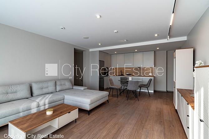 Fasādes māja, renovēta māja, teritorijas iebrauktuves vārti aprīkoti ar automatizētu Rīga - foto 1