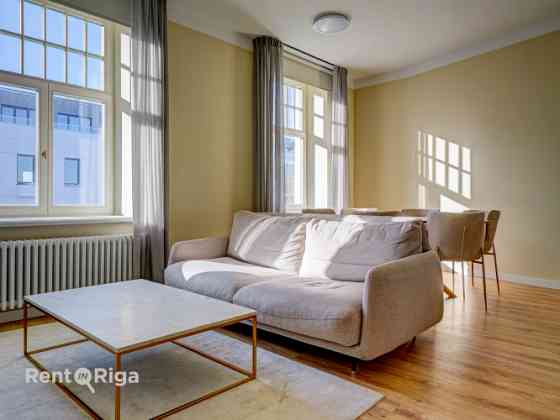 Стильная 2-комнатная квартира в югендстильном доме в центре Риги  Живите там, где Рига