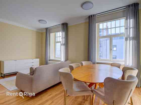 Стильная 2-комнатная квартира в югендстильном доме в центре Риги  Живите там, где Рига