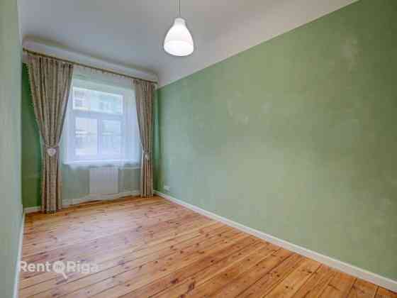 В аренду предлагается отремонтированная квартира в историческом здании.  + Рига