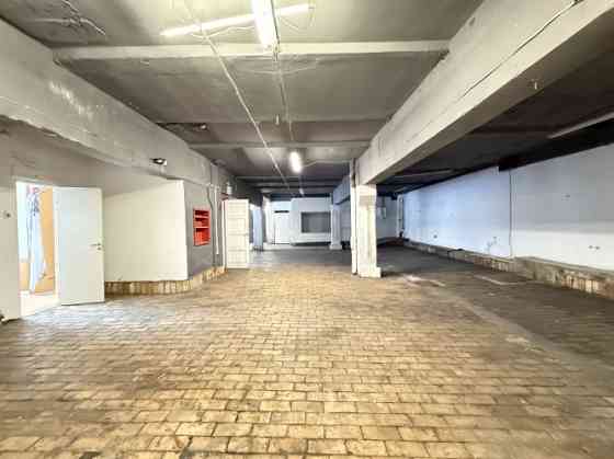 Darbnīcas/noliktavas telpas vēsturiskajā Rīgas Kinostudijas ēkā.  Plašas telpas, kas sastāv no 4 ats Рига