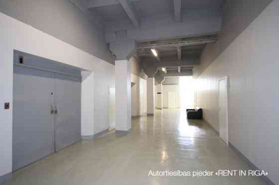 Отапливаемые складские помещения в Иманте, в реновированном здании, 5 этаж. Рига