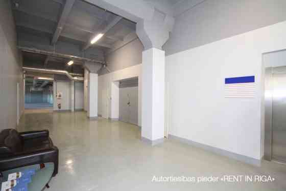 Отапливаемые складские помещения в Иманте, в реновированном здании, 5 этаж. Рига